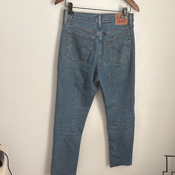 Levi's Women's Cropped Blue Jeans - Picture 3 of 4
